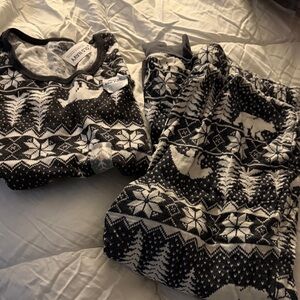 Old Navy Black and White Winter Pajama Set